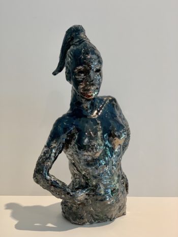 sculpture femme céramique émail noir bleu métallique