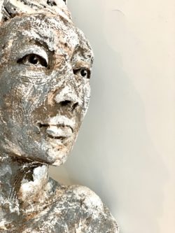 portrait sculpté visage femme terre cuite lyon