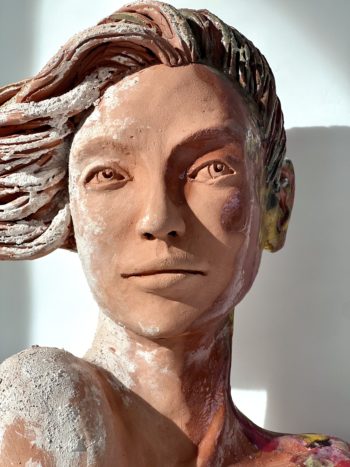 visage de femme sculpté pièce unique portrait