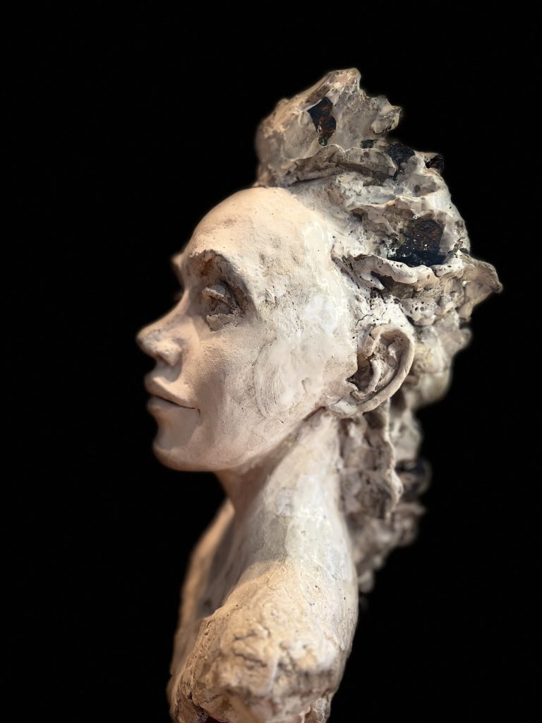 sculpture unique femme cheveux longs lyon